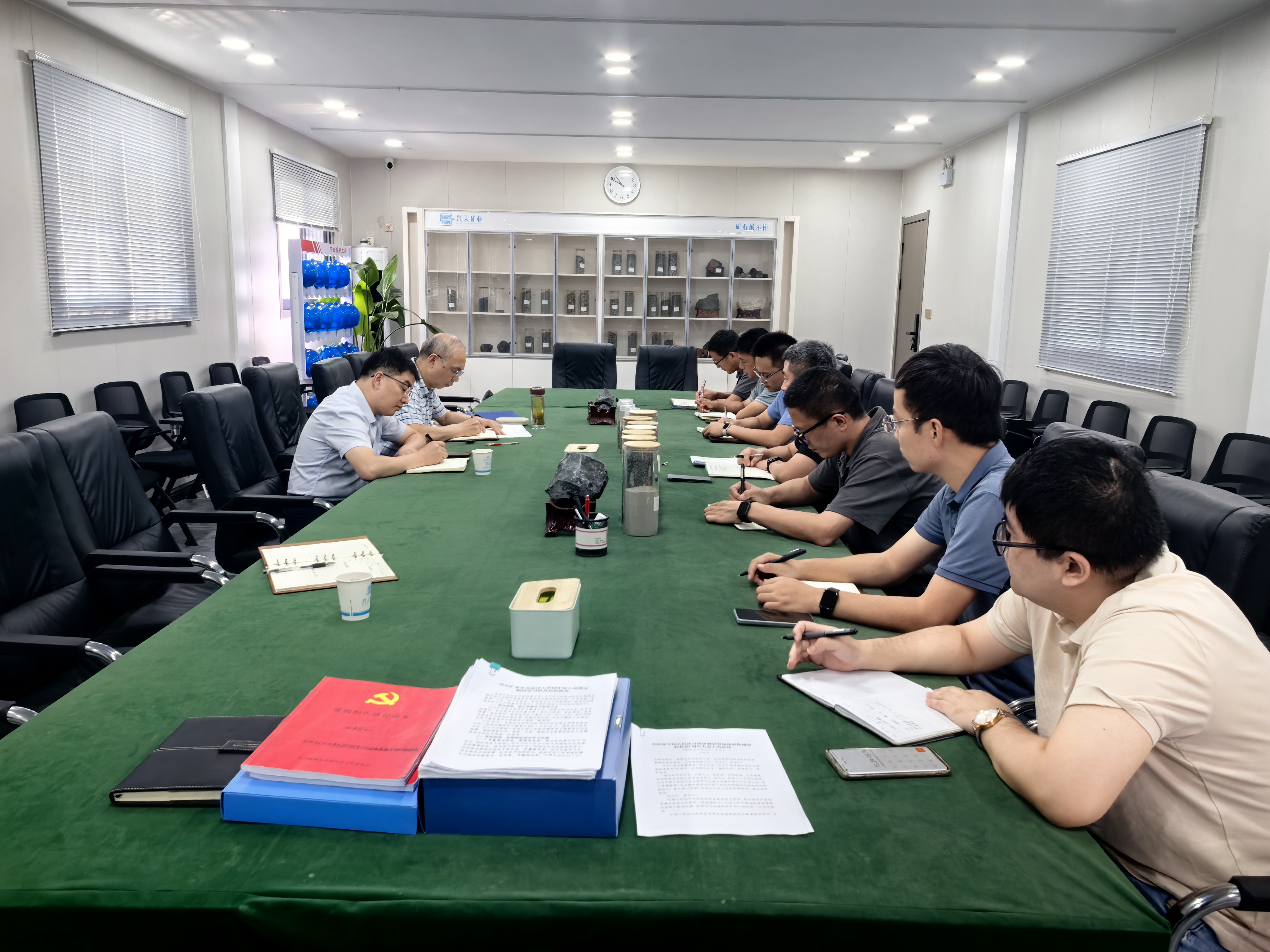 市礦投集團(tuán)黨委書(shū)記、董事長(zhǎng)王峰赴興天礦業(yè)調(diào)度年度重…